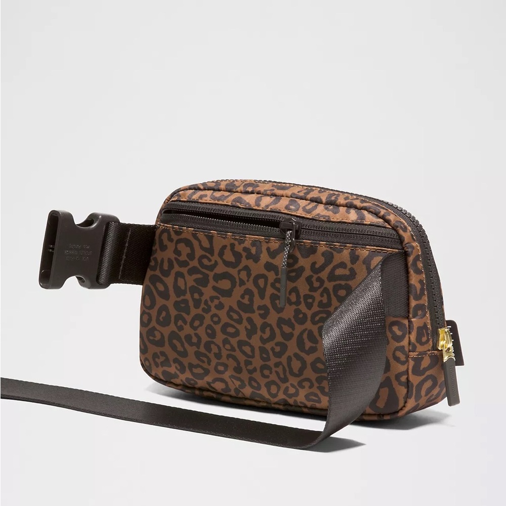 Lululemon Everywhere Belt Bag 1L- LDOK/NHBR - Picture 12 of 14